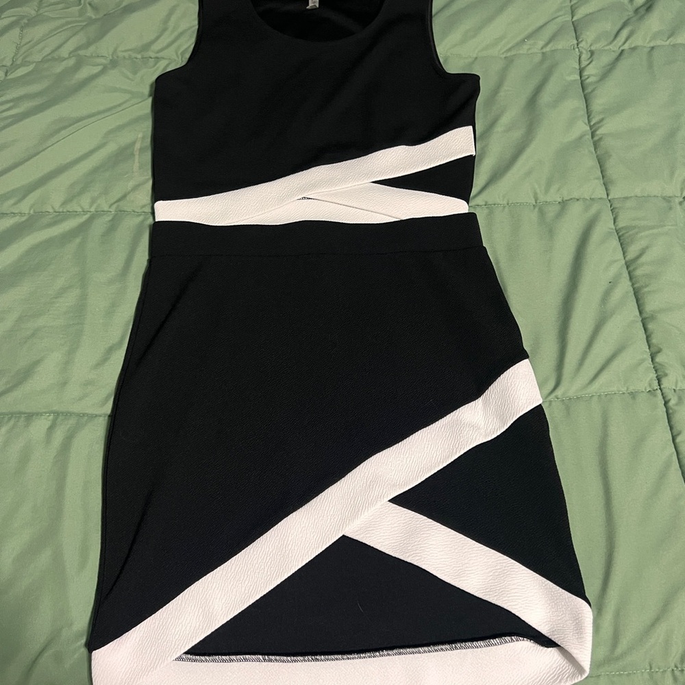 Elegant Black and White Sleeveless Skirt Set